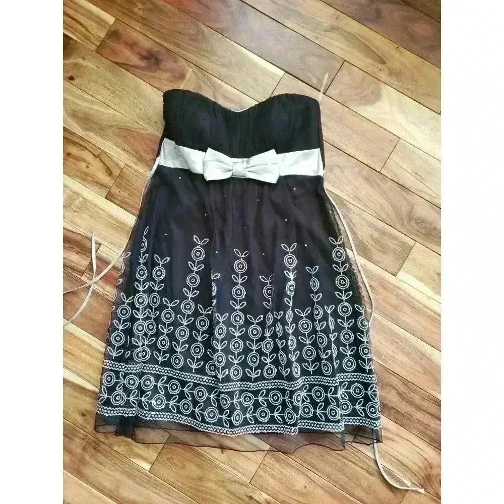 Squeeze Juniors Large L black Tulle Silver Floral Sequin Strapless dress Overlay
